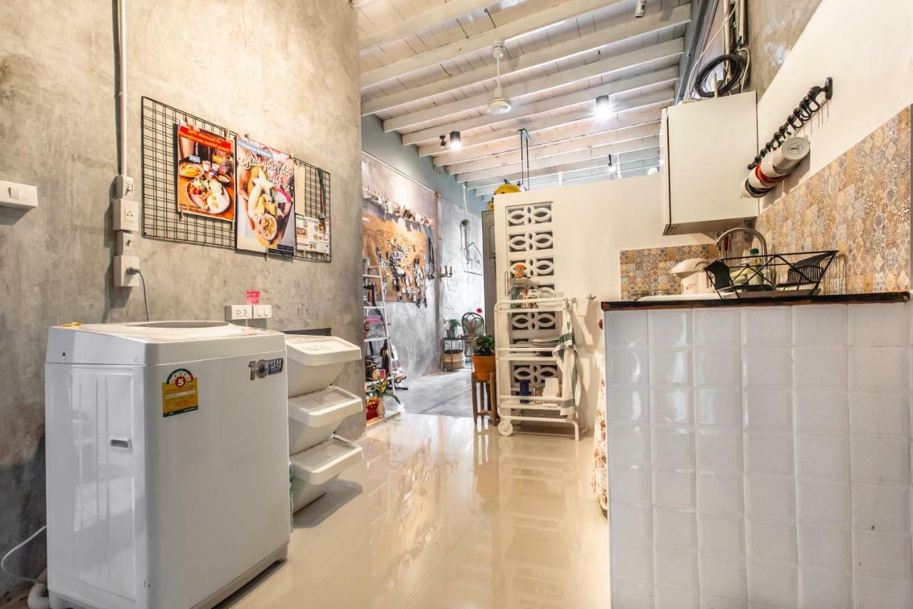 Klong House Hostel Bangkok Exterior photo